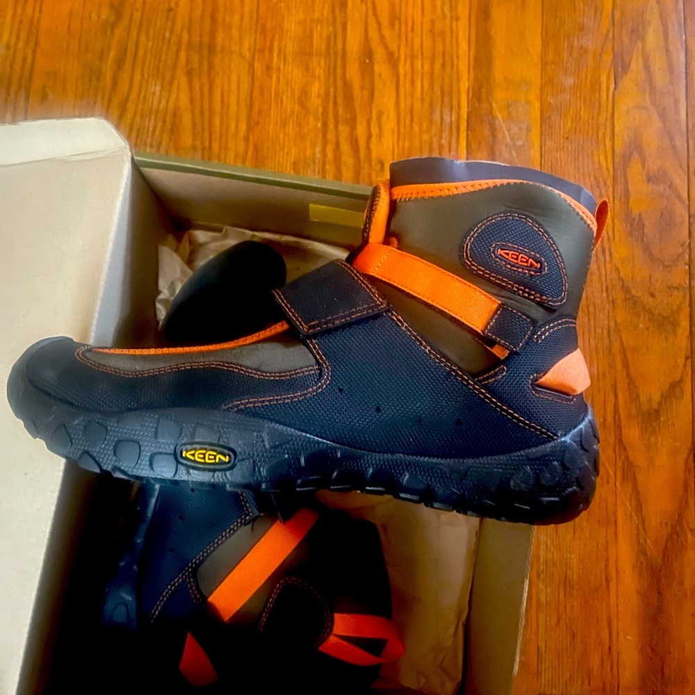 Keen men’s Gorge boot size 10 new in box